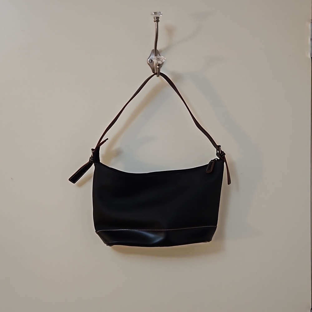 TOMMY HILFIGER Black Vinyl Shoulder Bag - Picture 5 of 10